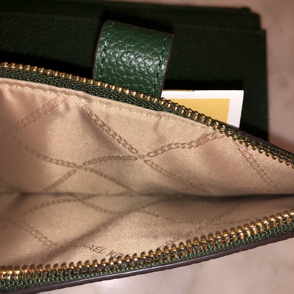 Michael Kors Jet Set Leather phone wristlet NWT 😎 - Picture 12 of 13